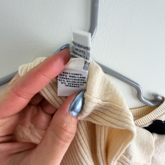 Diane Von Furstenberg 100% Wool Sweater with Black Lace Design - Picture 7 of 7